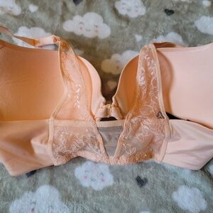 Victoria Secret So Obsessed peach colored front closure lace back straps 34D/D75